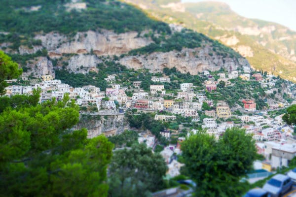 Photo du village de Positano sur la côte Amalfitaine.