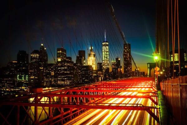Photo de nuit depuis le pont de brooklyn